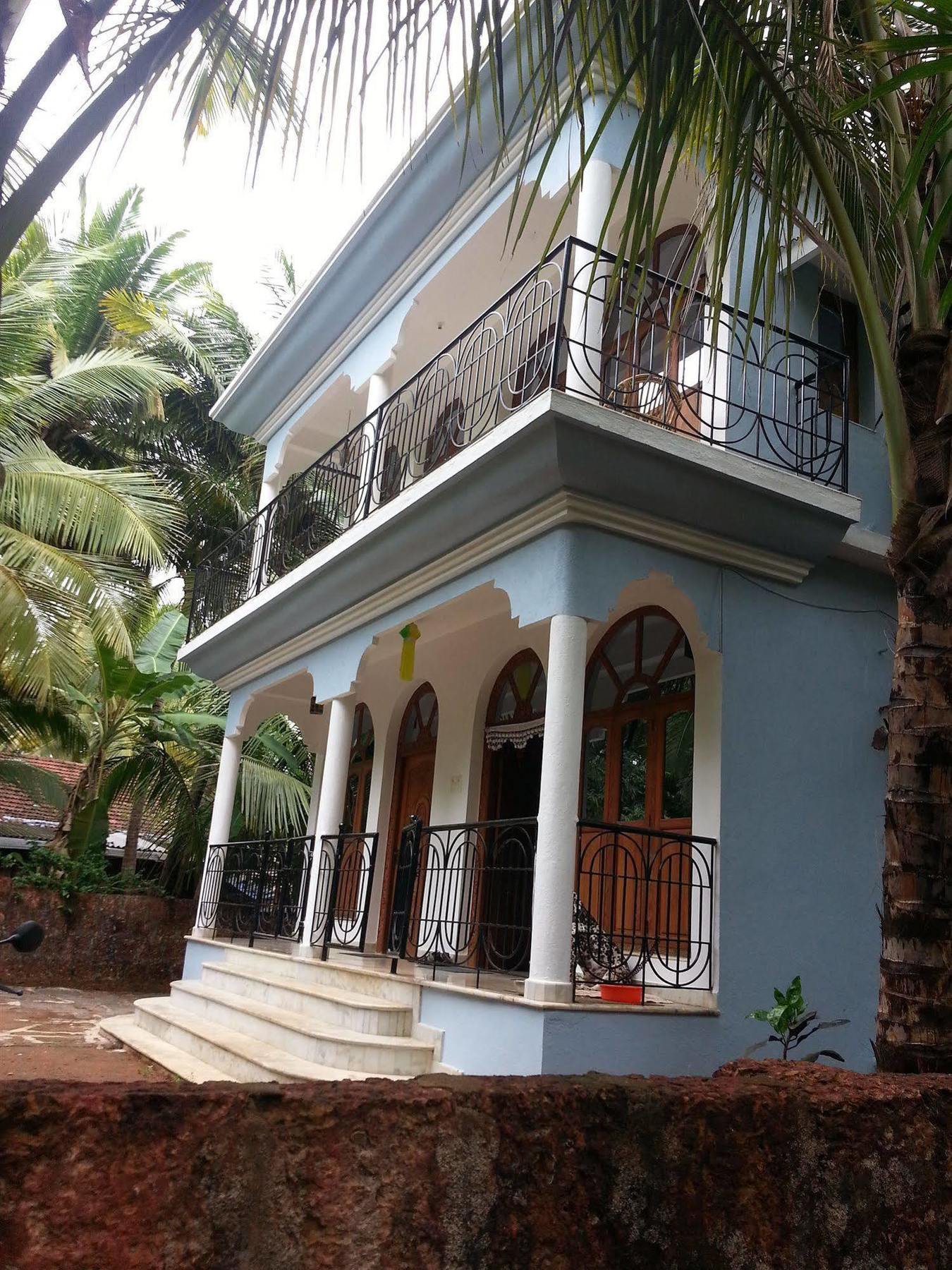 Oyo 4247 Pande Residency Patnem Beach
