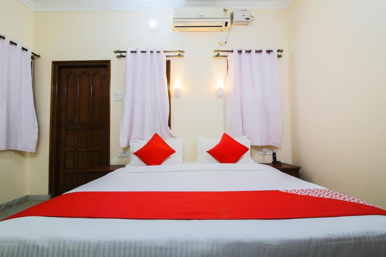 Oyo 4247 Pande Residency Hotel Patnem Beach