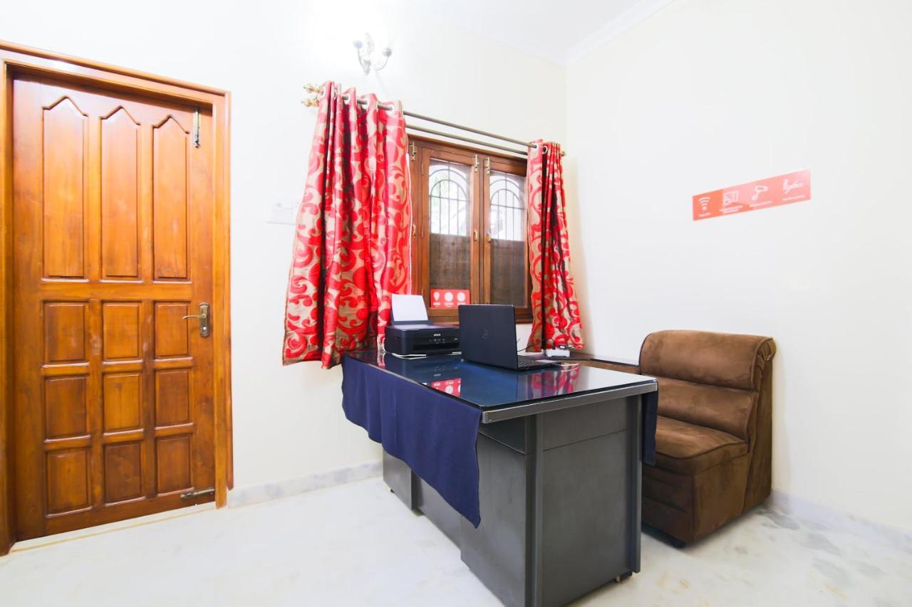 Oyo 4247 Pande Residency Hotel 3*